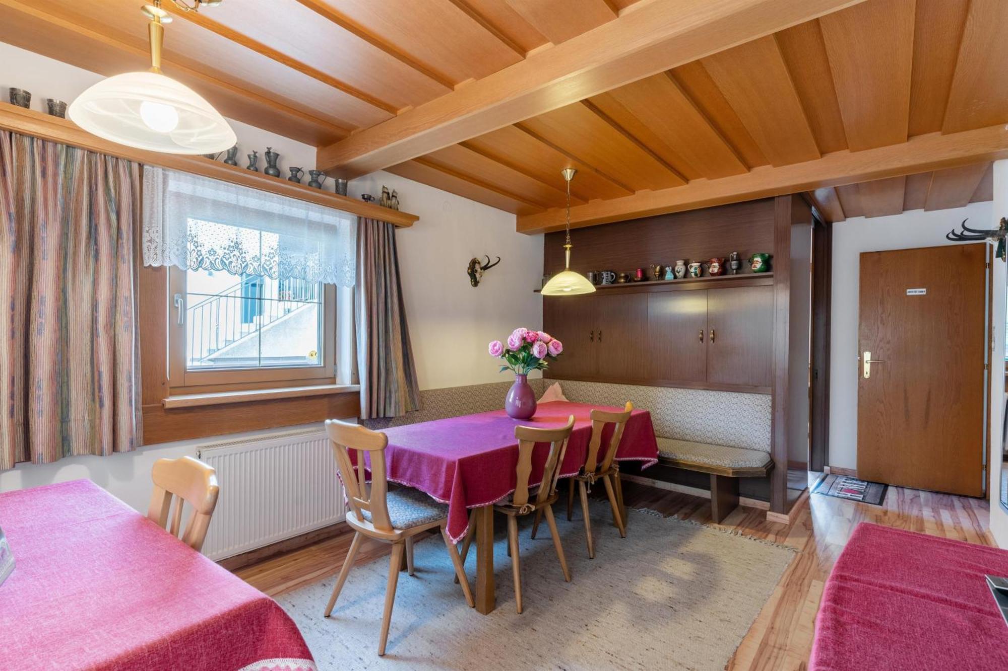 Haus Anemone Appartement Seefeld in Tirol Kamer foto